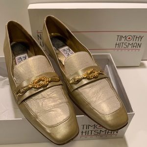 WOMEN’S TIMOTHY HITSMAN CASINO GOLD LOAFERS.